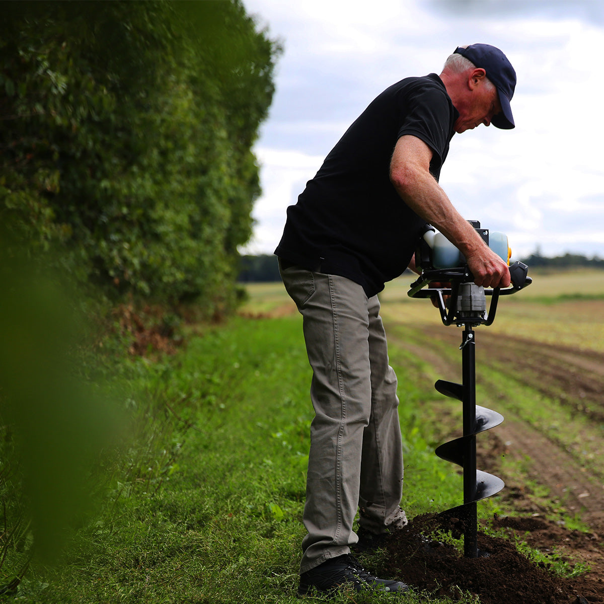 Trado a gasolina EA5300 com brocas